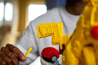 72152 Pikachu and Poké Ball